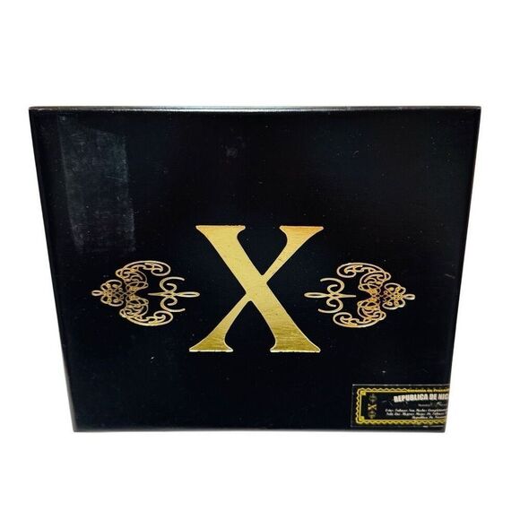 Republica De Nicaragua  Black Empty Cigar Wooden Box - Picture 1 of 6